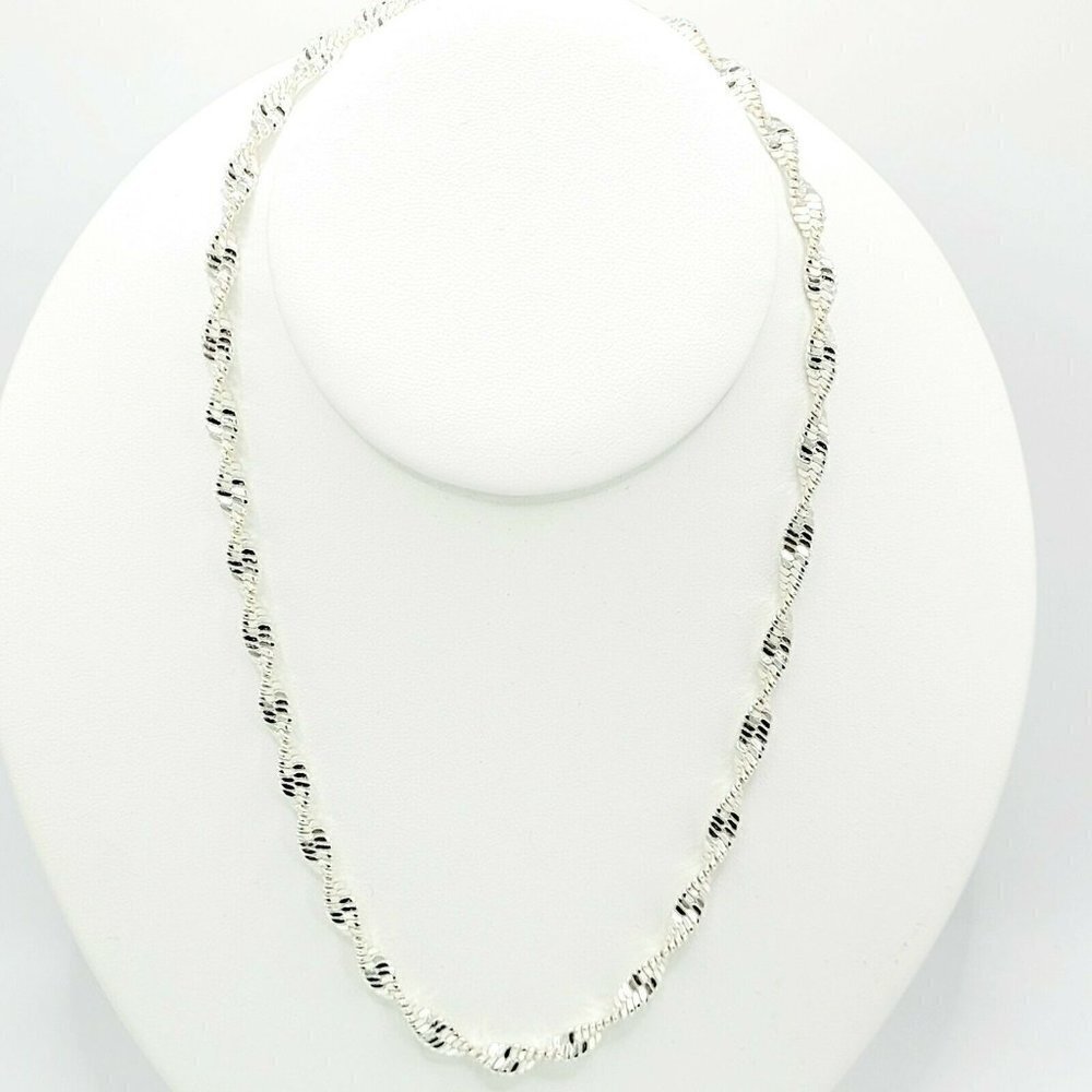 Liz Claiborne Twisted Herringbone Necklace Silver Tone 17" EUC Classic Versatile - Picture 3 of 9
